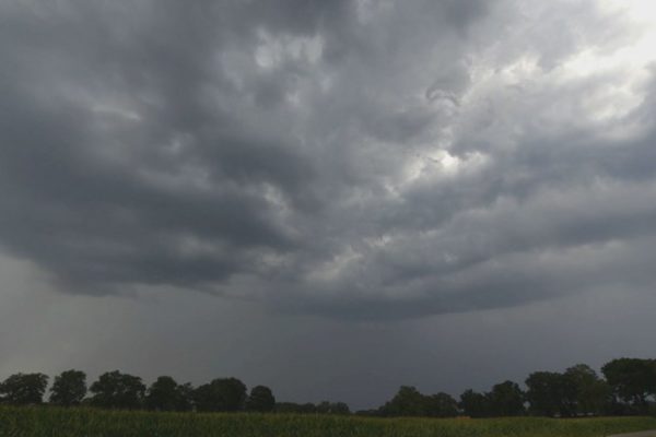 donkere wolken